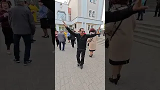 20.04.24г...И Снова Николай (цыган)... на танцполе в Гомельском парке... 🕺💃🕺...