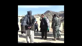 🧐😱🇦🇫 تنها زن افغان که همراهی سربازان اش به ضد متجاوزان صلاح برداشته