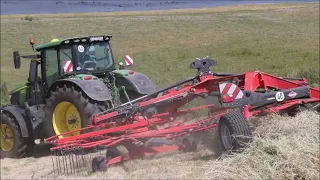 JohnDeere 6230R mit Kuhn GA 8731 beim Heu schwaden.