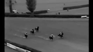 Velká Pardubická 1991 - Grand steeplechase in Pardubice.Full race - Old Taxis.