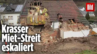 Vermieter reißt Haus ein – mit Mieter drin