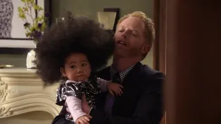 Modern Family 1x06 - Mitchell accidentally bumps Lily's head