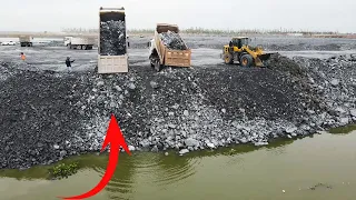 Best Activity Big Project Use Large Stones Using Modern Machinery Wheel Loader Push stone in water