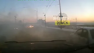 Момент аварии в Омске   20 12 2017    Аварии и ДТП   #Омск
