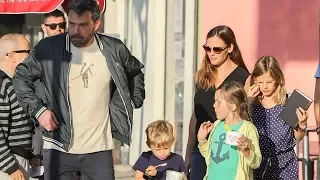 Ben Affleck And Jennifer Garner Reunite For Pizza Dinner!