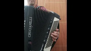 acordeon crucianelli 120 baixos modelo Magic vox!!!