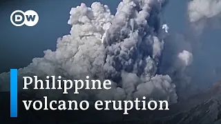 Thousands flee after Philippine volcano Taal erupts south of Manila | DW News