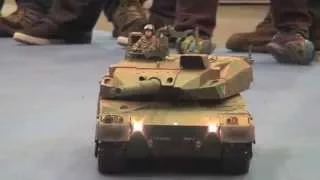 タミヤ 1/16 RC 陸上自衛隊 10式戦車デモンストレーション走行