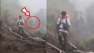 Turun Berdua dari Puncak Gunung Tapi di Belakang Tiba2 Ada Sosok Hitam