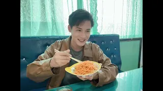 2023.07.17 Zheng YeCheng Vlog eating out in brown leather jacket! 美食🈶 美景🈶，想念新疆的第1天#夏日青春派对#  ​​​