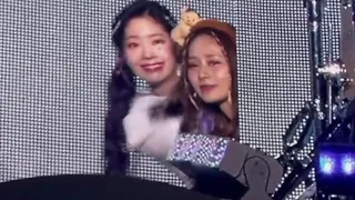 TWICE Tzuyu & Dahyun goodbye fans so funny #Datzu