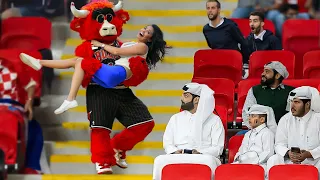 55 MOMENTOS EN LOS QUE LAS MASCOTAS DE LOS EQUIPOS FUERON DEMASIADO LEJOS