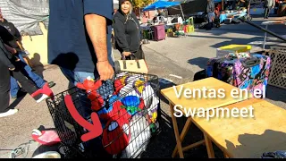 Vendiendo chacharas en el swapmeet #62