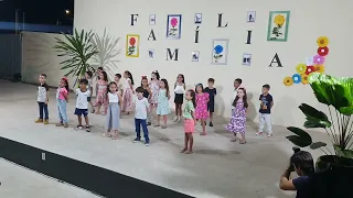 Apresentação do 1° ano B da Escola Educar ( filho Wallace)