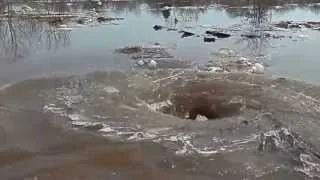 Водоворот в Латвии на реке Даугава смотрим до конца / Amazing monstrous whirlpoo