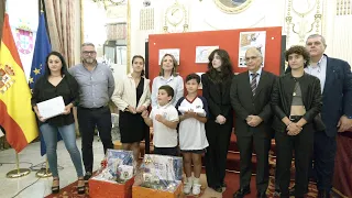 Los ganadores del concurso ‘¿Qué es para ti el 112?’ recogen sus premios