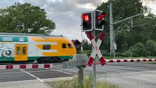 Bahnübergang Eichwalde (Waldstraße) / German railroad crossing