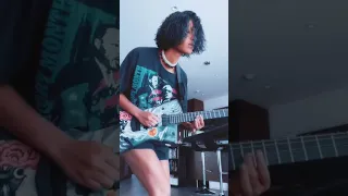 Willow Smith playing the Electrical Guitar￼ 🎸 she's so GOOD!!!
