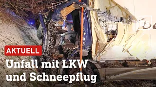 Schneepflug prallt gegen Lkw und beschädigt Wohnhaus (Vogelsberg) | hessenschau