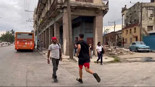 Así es la CRUDA vida del pueblo CUBANO. Realidad sin censura. Buscando comida por las calles 2022