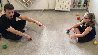Жонглирование для детей 2. Мячики на полу. Анна Попова и Павел Горский.