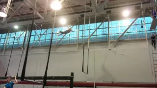 Flying Trapeze - Knee Hang