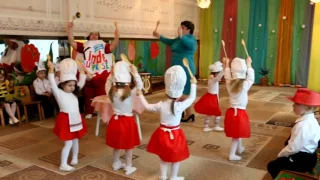 Танец девочек Поварят "КАША" (младшая группа)