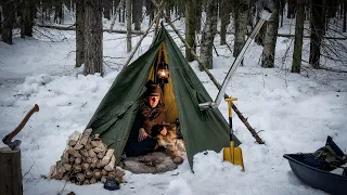 4K Winter Overnight Camping in Hot Tarp Poncho Shelter on Deer skin, Making 2 types of Finnish Torch