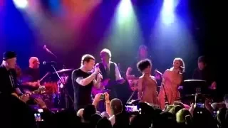 Ewan McGregor sings Heroes in tribute to David Bowie at Roxy Theater in Los Angeles 2/8/16