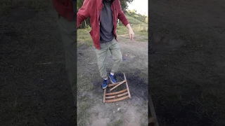 Кикфлип на стуле / Kickflip on chair