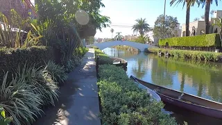 Walking Tour - Venice Canals in Los Angeles