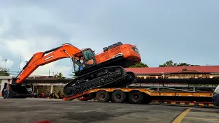 DOOSAN DX530-7M Unloading from lowboy Ranisa 831#heavyequipment #excavator #doosan #alatberat