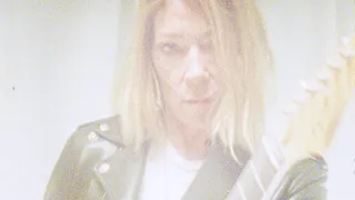 Kim Gordon- "I'm a Man" (Official Music Video)