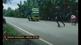 Viral! Aksi Nekat Remaja Mengadang Truk Telan Korban Jiwa