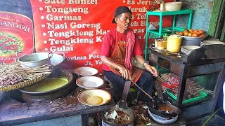 BAPAK HEBAT BANGET RATUSAN PORSI DIMASAK SENDIRIAN DALAM SEHARI, JUALAN DEKAT KERATON MANGKUNEGARA