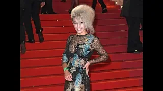 PHOTOS  Cannes 2018  Une actrice en robe transparente dévoile ses sous vêtements sur le