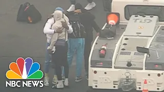 L.A. Lakers Arrive At LAX Visibly Emotional After Kobe Bryant Death | NBC News