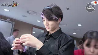 [INDO SUB] 181001 [BANGTAN BOMB] JK's self hair styling - BTS (방탄소년단)