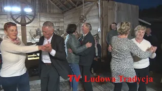 Piękne TANGO w stodole wieczorową porą ! Przygrywa Śp. Zdzisław SZOSTAK - 2016 r.