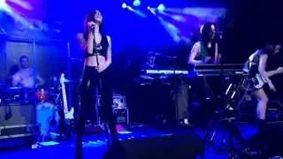 The Veronicas - Untouched (Live in Glasgow, Scotland)