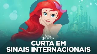 Descobrindo a Pequena Sereia em sinais internacionais | Disney Princesa