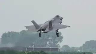 LOUD Noise LOW PASS F-35 vs F-16 Leeuwarden