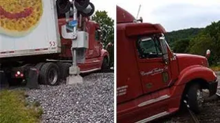 18 wheeler Stuck on Train Tracks, Small Town Folks save the Day