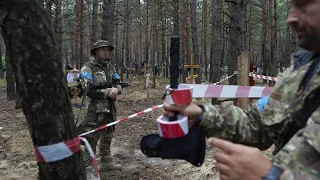 "Russland hinterlässt überall Tod"- Neues Massengrab bei Isjum entdeckt