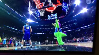 Aaron Gordon 2016 NBA dunk contest dunks over mascot