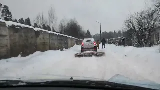 Простое устройство, для уборки снега, прочистки дороги.