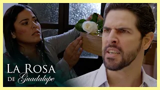 La maestra Nancy escapa de su horrible esposo | La Rosa de Guadalupe 3/4 | Al salir...