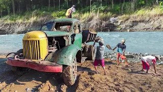 Using Super Old Soviet Truck to Transport Tons of River Sand