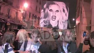 AMAZING VIDEO: Fans crazy about Lady Gaga in Paris