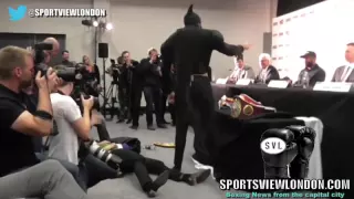 MUST SEE!! Tyson Fury attacks the Joker dressed as Batman